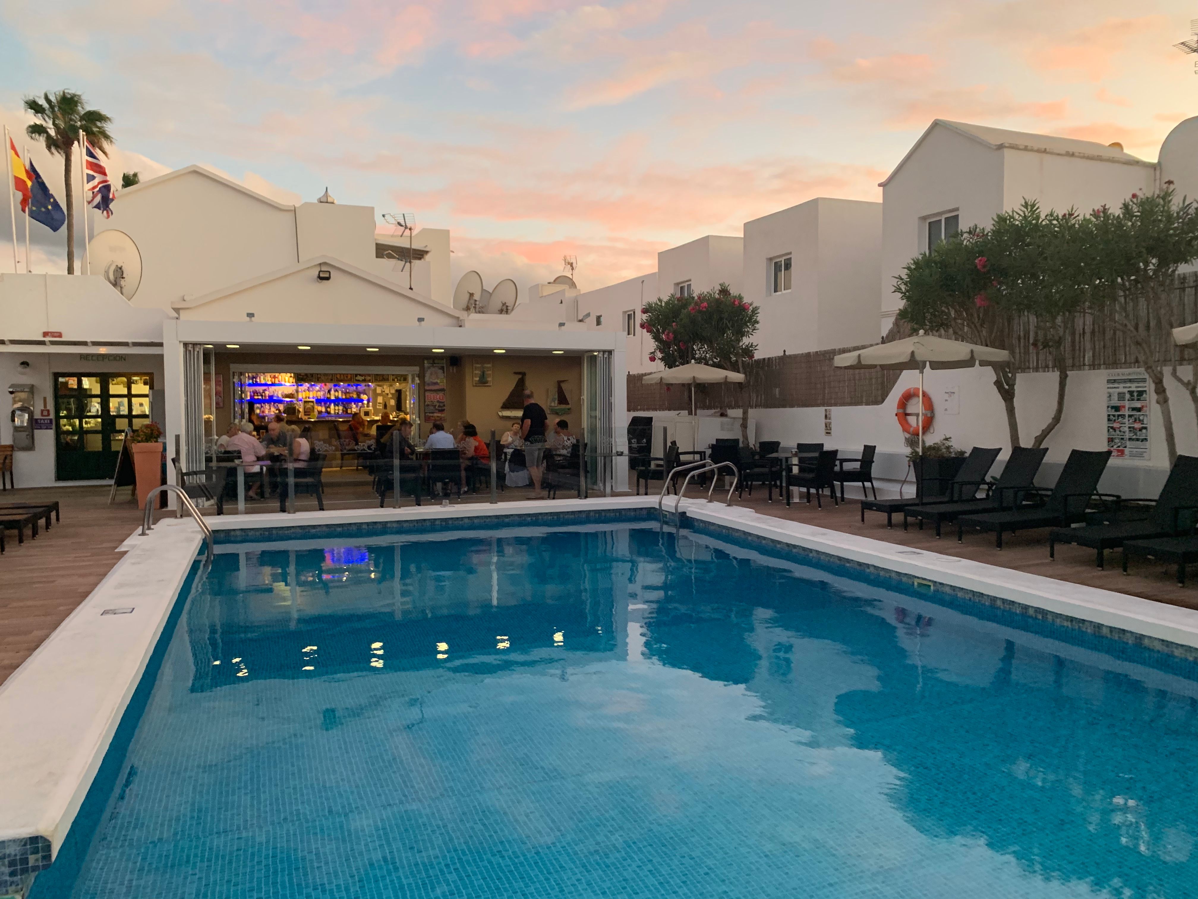 Drinks by the pool